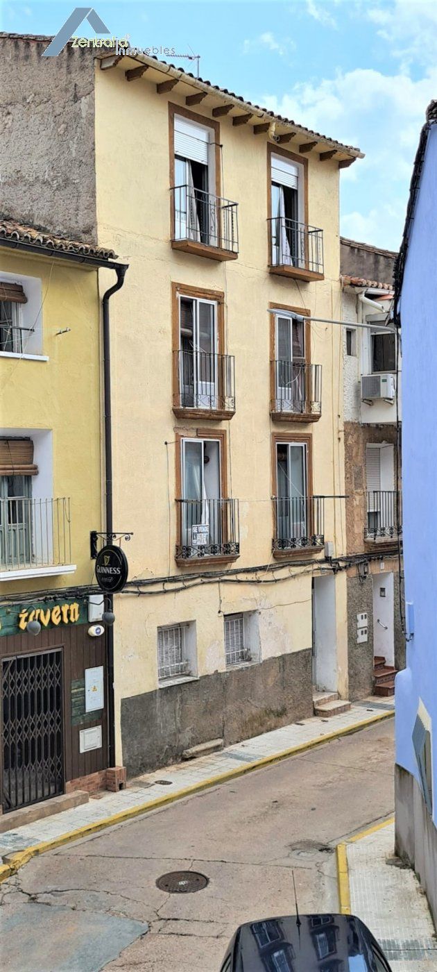Casa de pueblo con 4 apartamentos . Ideal para turismo rural