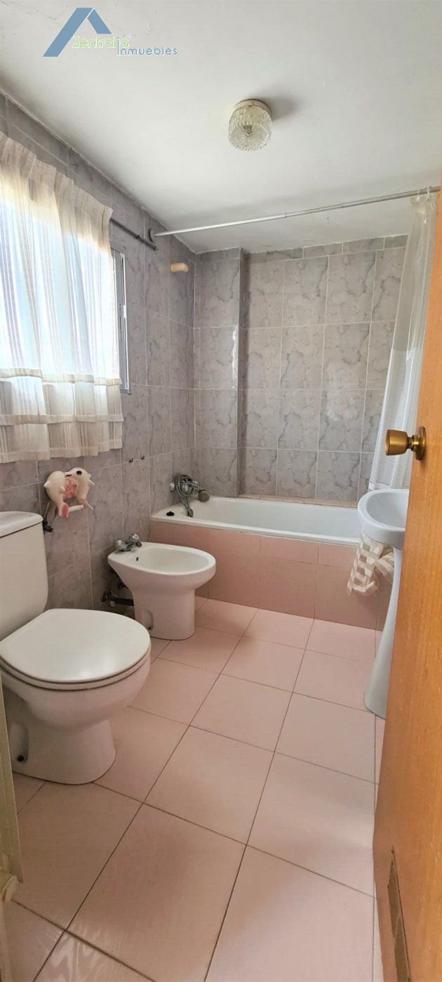 Casa de pueblo con 4 apartamentos . Ideal para turismo rural