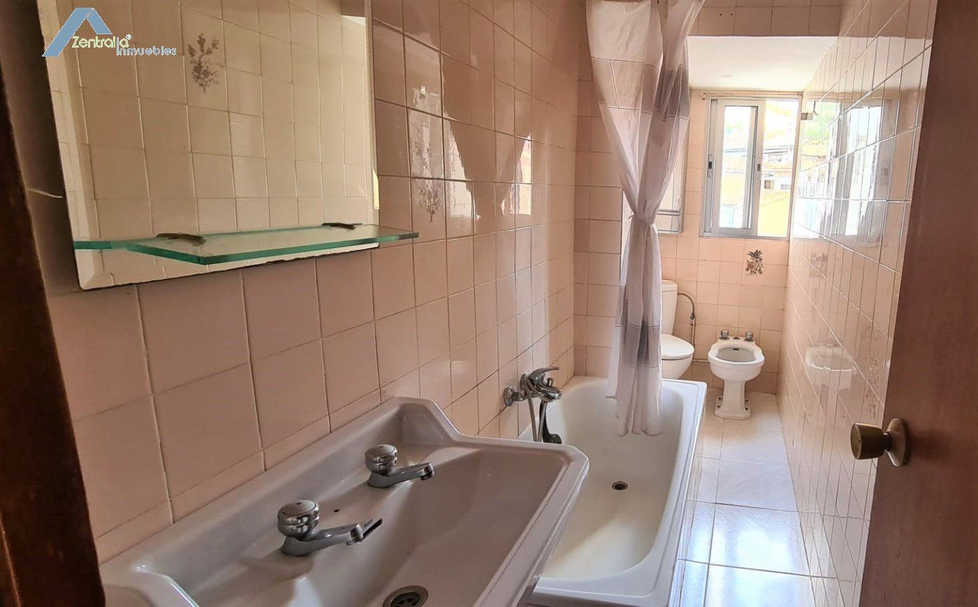 Casa de pueblo con 4 apartamentos . Ideal para turismo rural