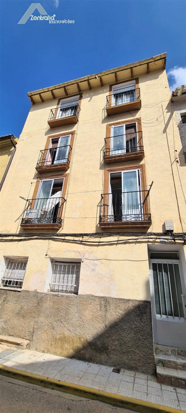 Casa de pueblo con 4 apartamentos . Ideal para turismo rural