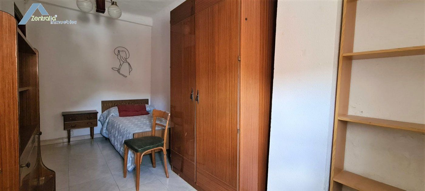 Casa de pueblo con 4 apartamentos . Ideal para turismo rural
