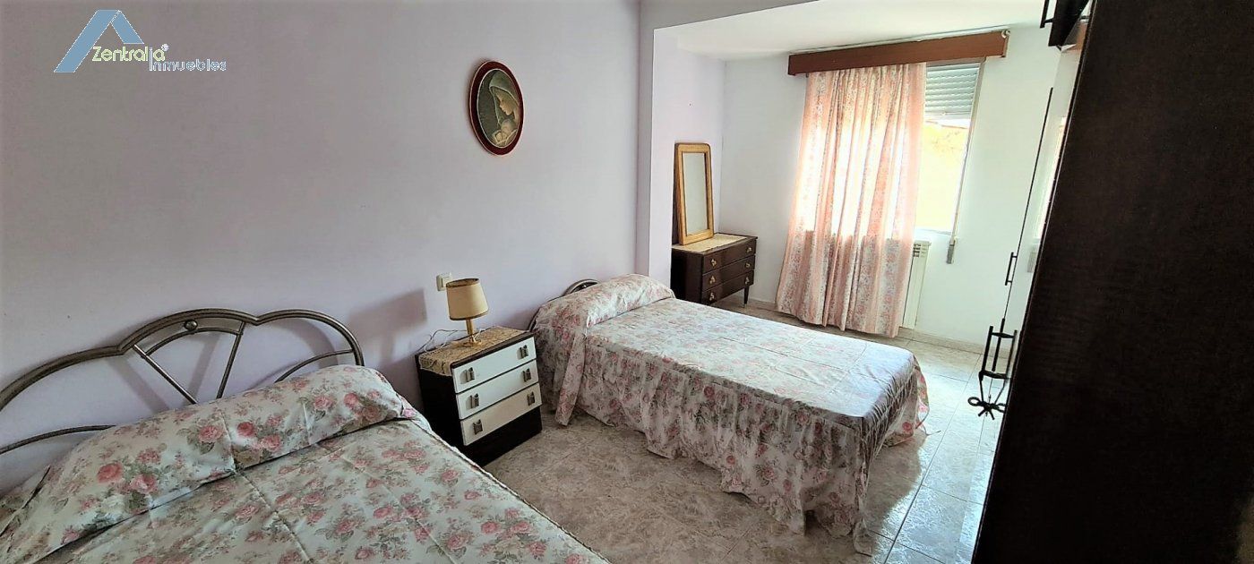 Casa de pueblo con 4 apartamentos . Ideal para turismo rural