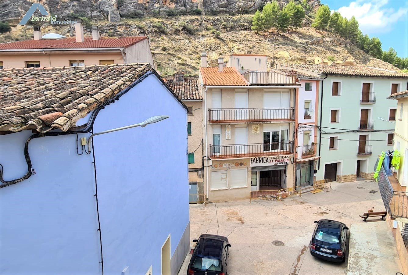 Casa de pueblo con 4 apartamentos . Ideal para turismo rural