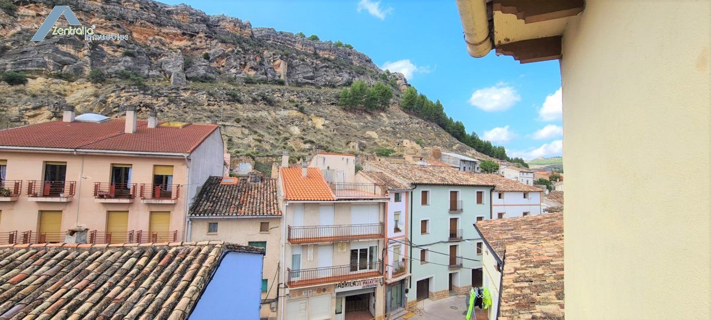 Casa de pueblo con 4 apartamentos . Ideal para turismo rural