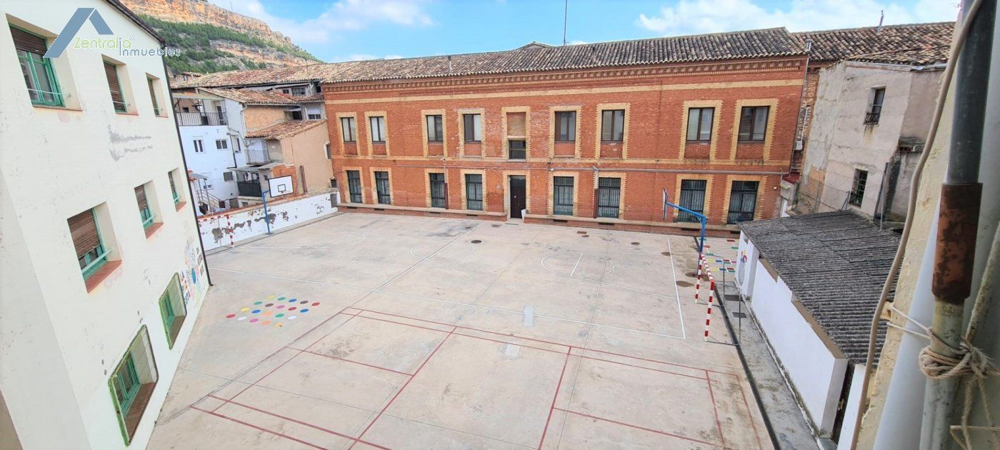 Casa de pueblo con 4 apartamentos . Ideal para turismo rural
