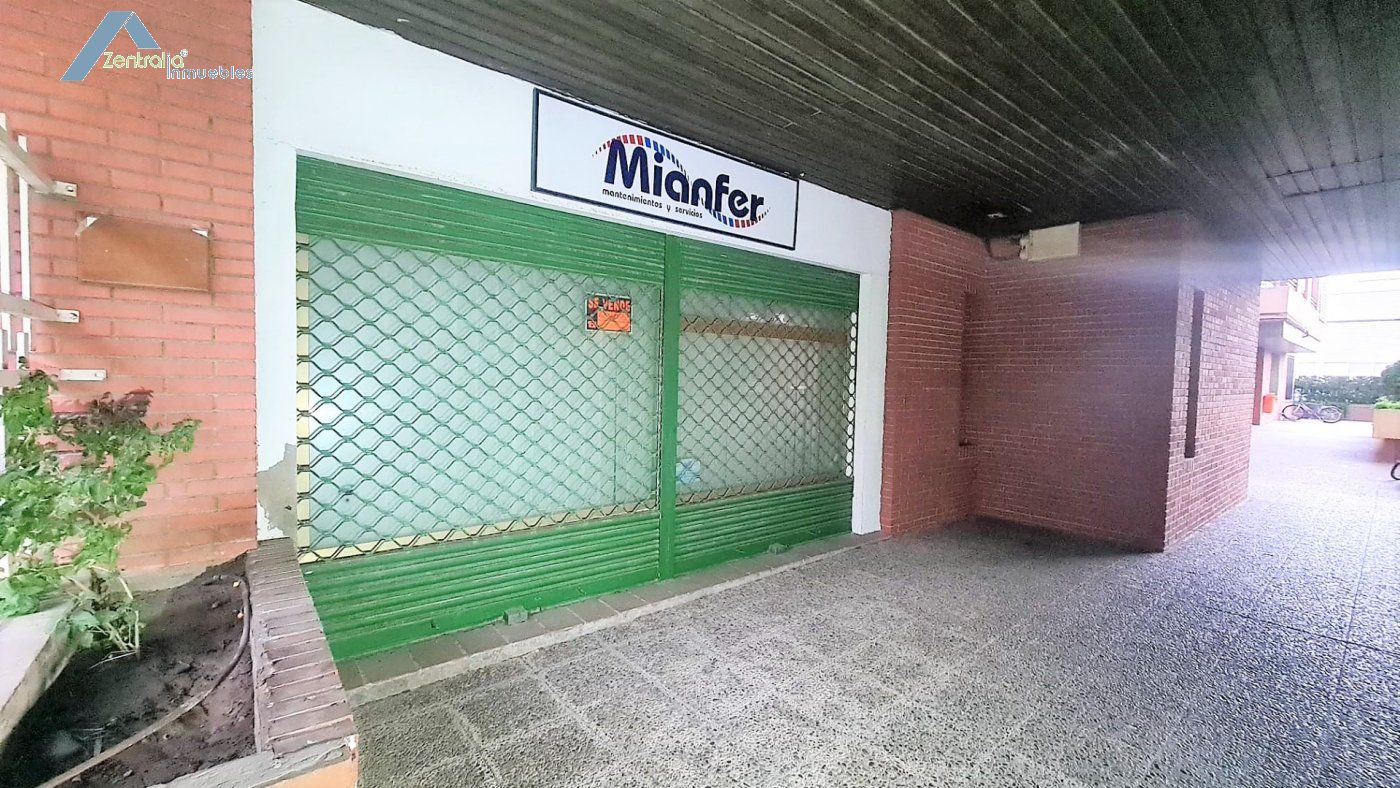 Local Comercial instalado en Almozara