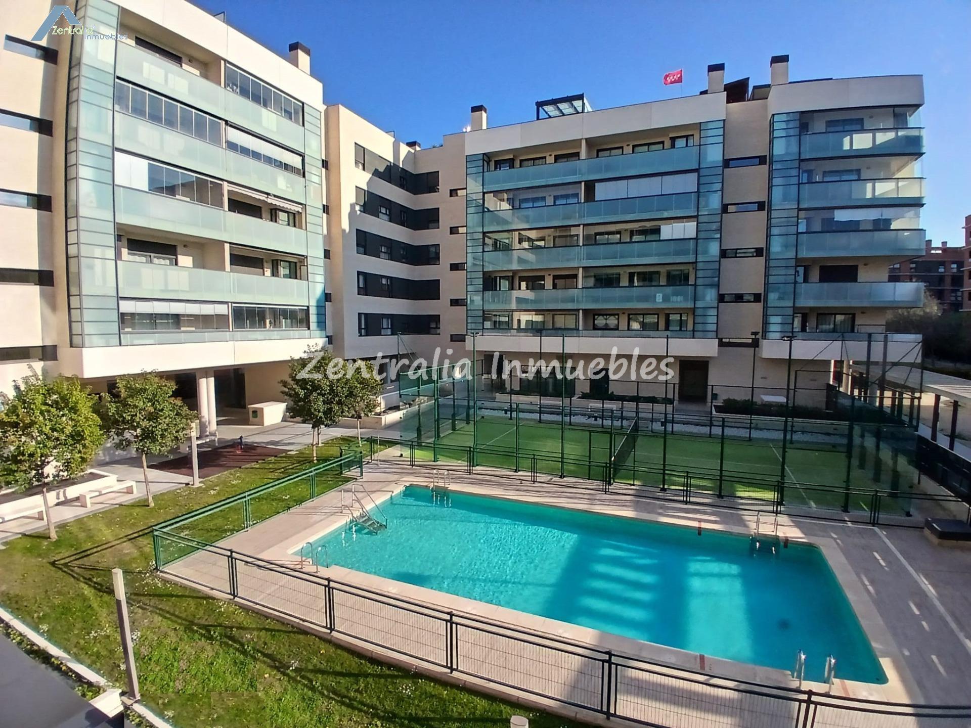 VIVIENDA (4 DORM y 2 BAÑOS) + GARAJE + TRASTERO