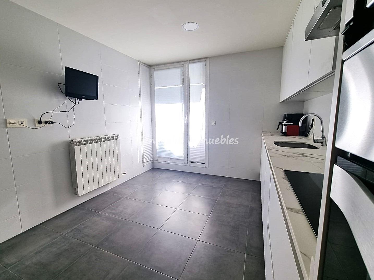 VIVIENDA (4 DORM y 2 BAÑOS) + GARAJE + TRASTERO