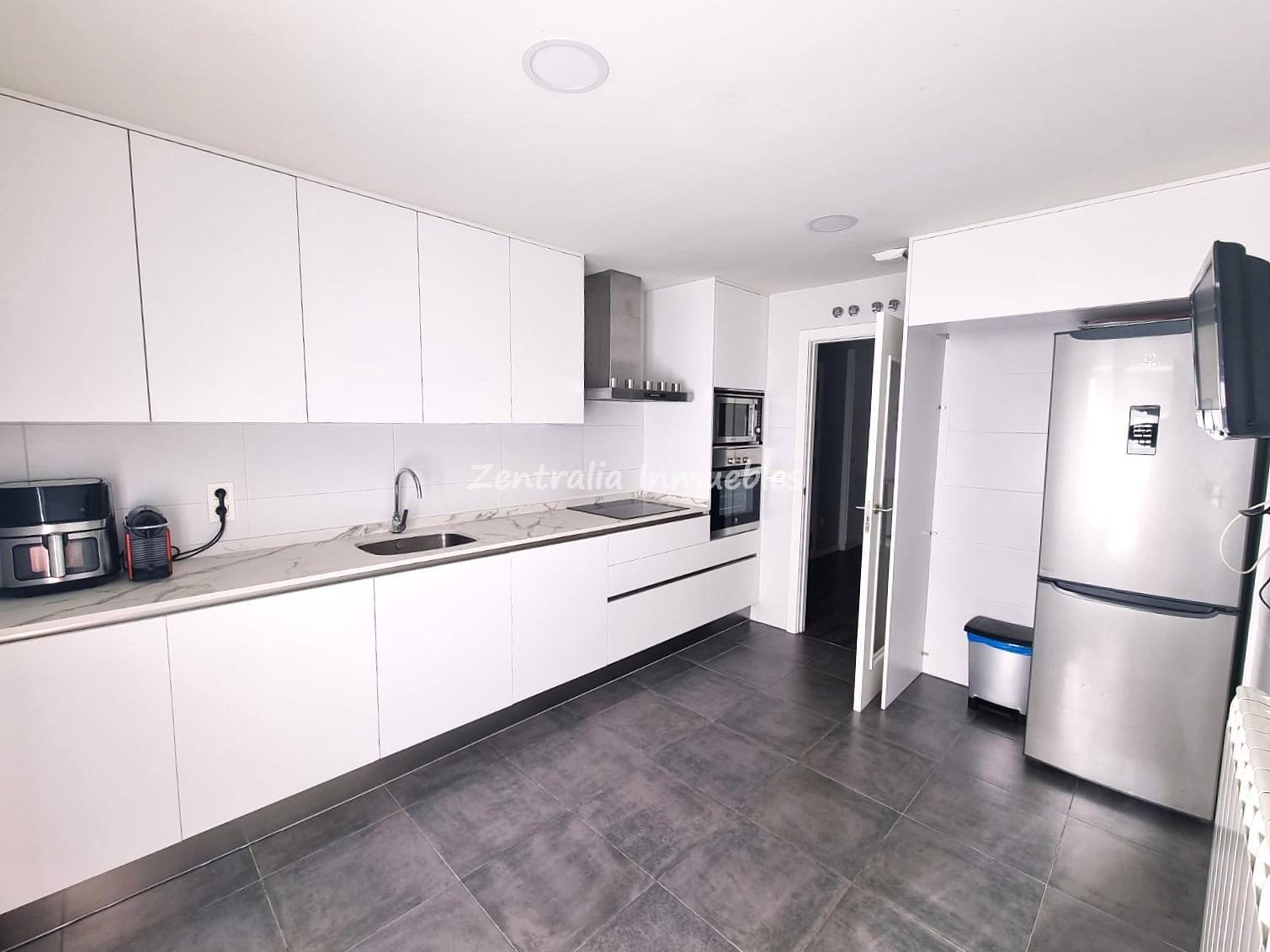 VIVIENDA (4 DORM y 2 BAÑOS) + GARAJE + TRASTERO
