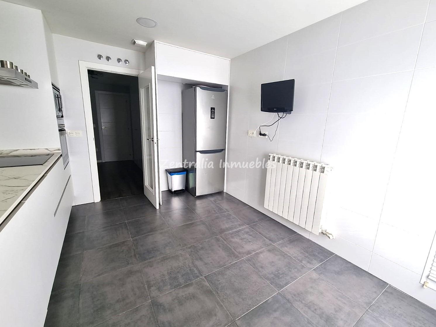VIVIENDA (4 DORM y 2 BAÑOS) + GARAJE + TRASTERO