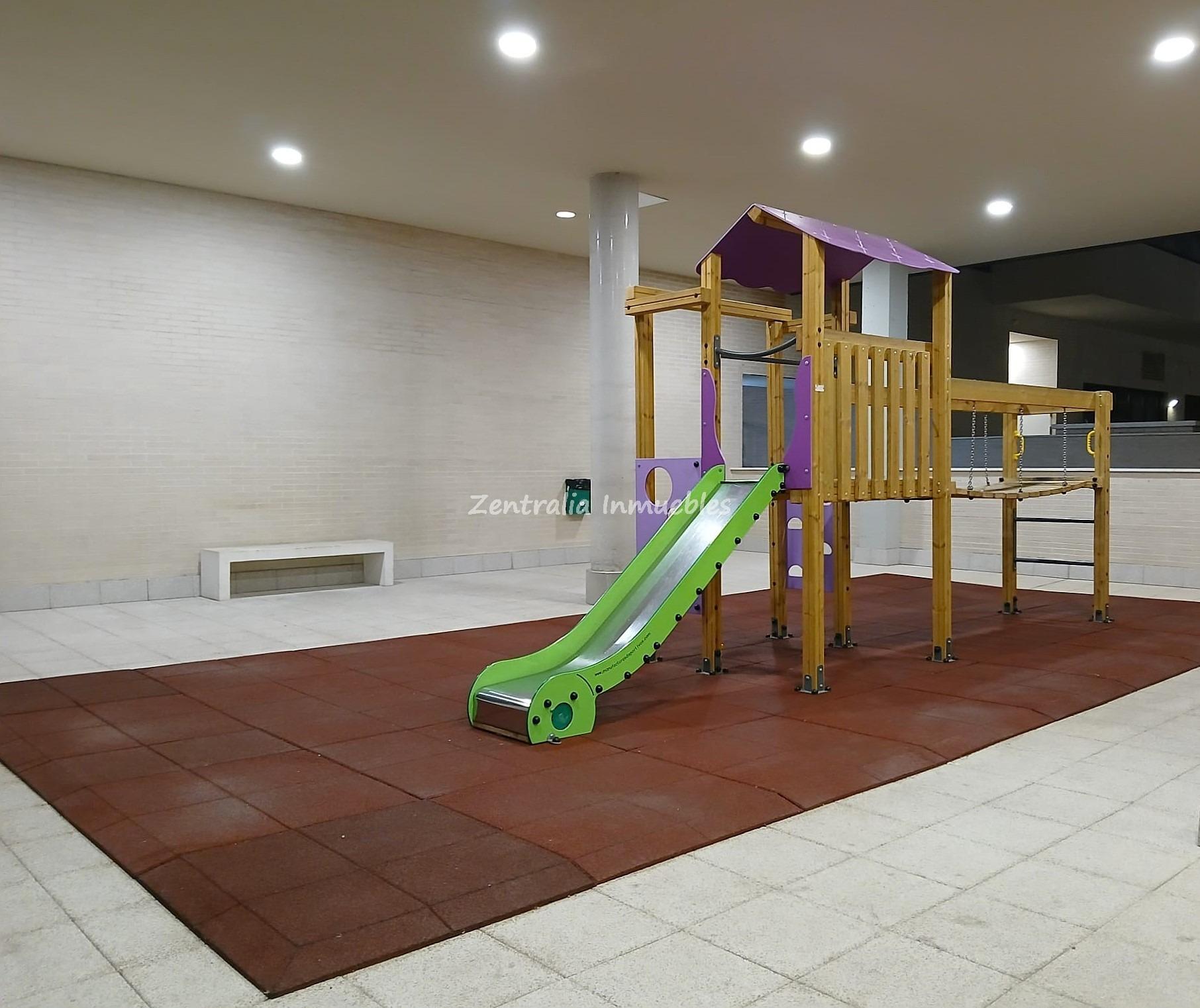 VIVIENDA (4 DORM y 2 BAÑOS) + GARAJE + TRASTERO