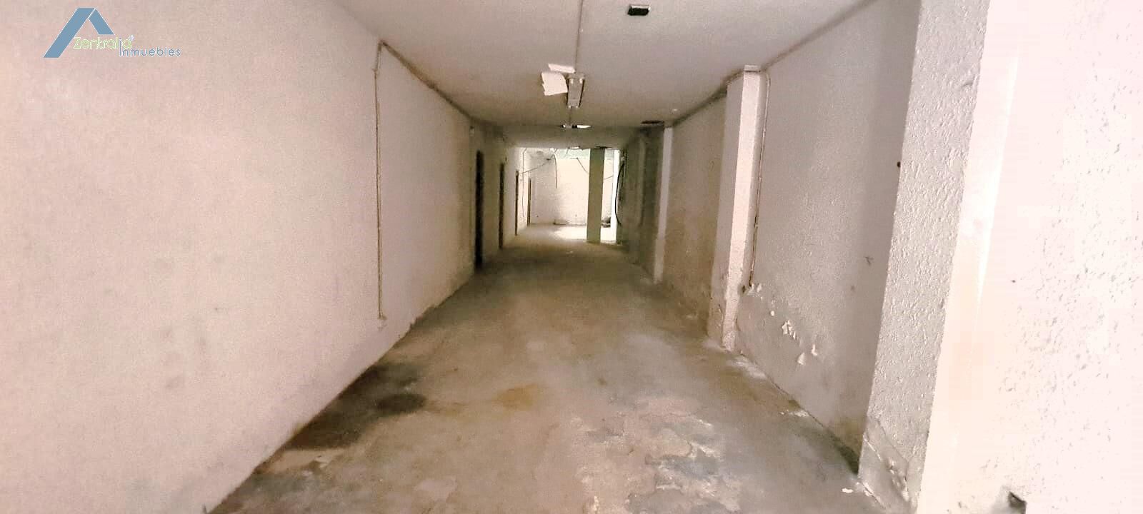 Local de 200 m² en La Almozara