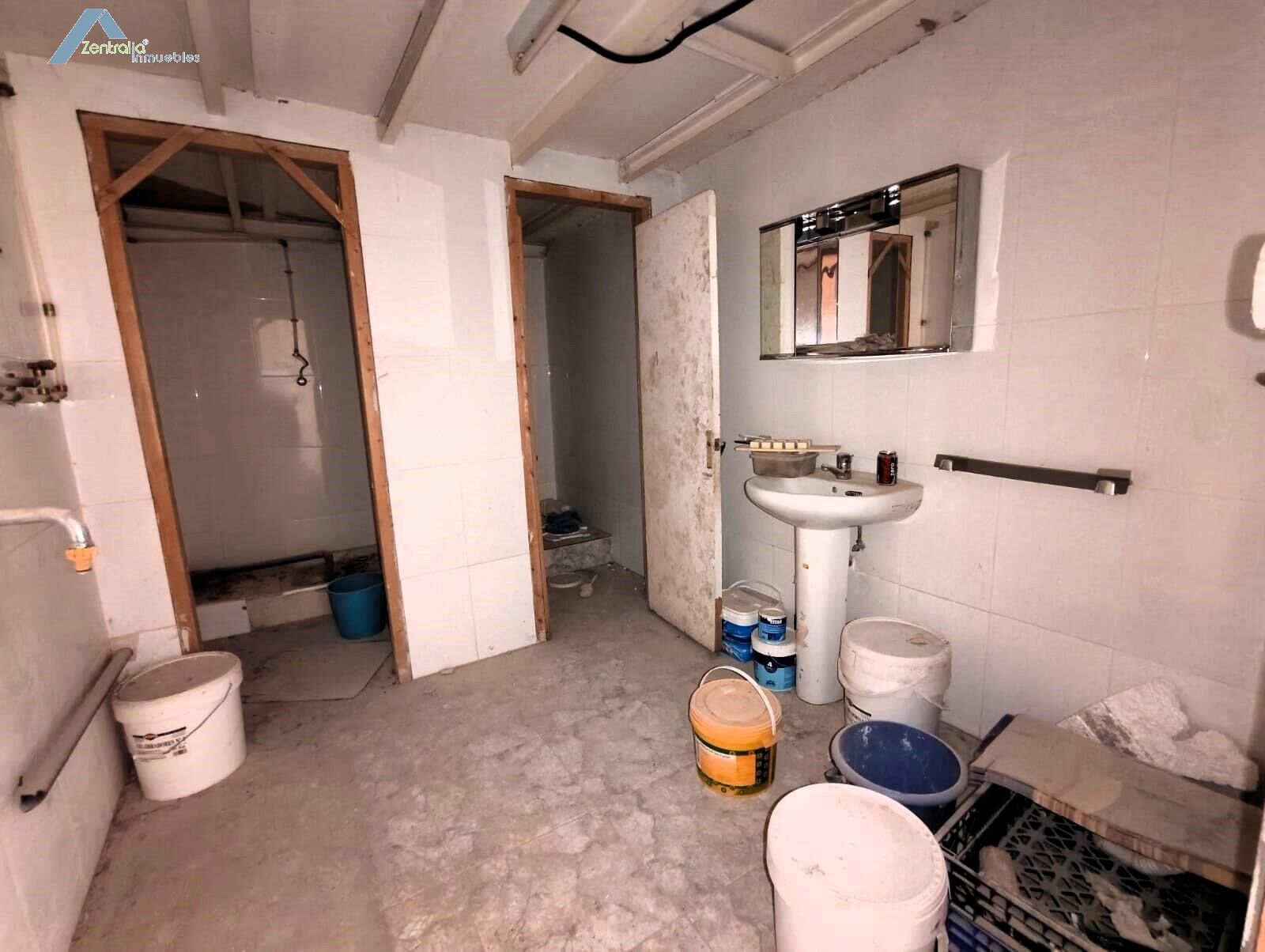 Local de 200 m² en La Almozara