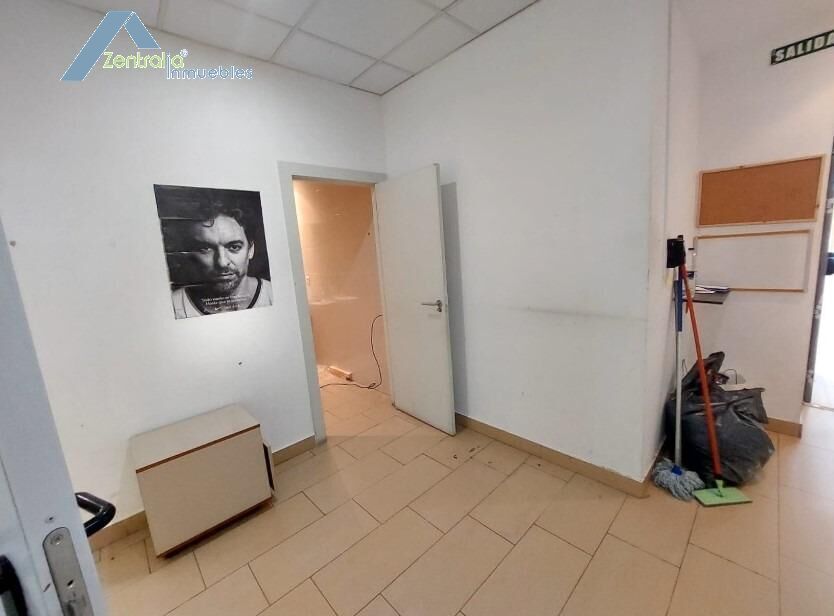 Alquiler de mágifico local  completamente instalado con gran escaparate en Gran Via 34