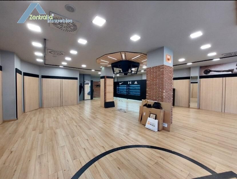 Alquiler de mágifico local  completamente instalado con gran escaparate en Gran Via 34