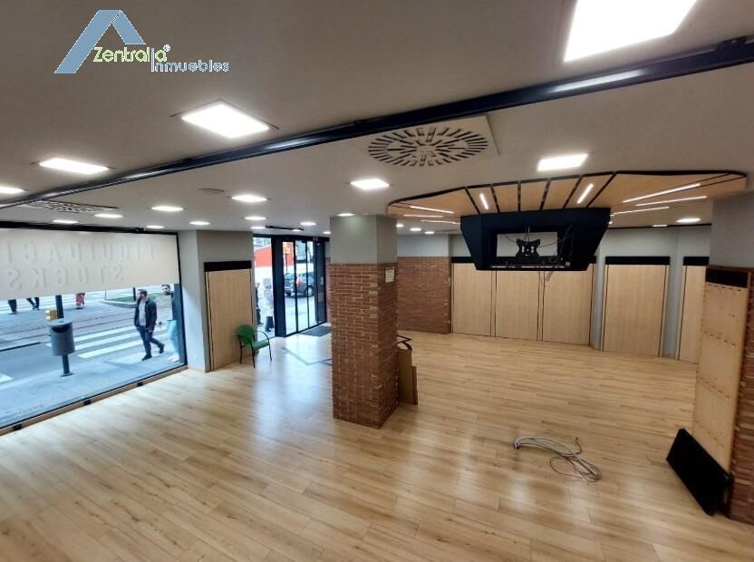 Alquiler de mágifico local  completamente instalado con gran escaparate en Gran Via 34