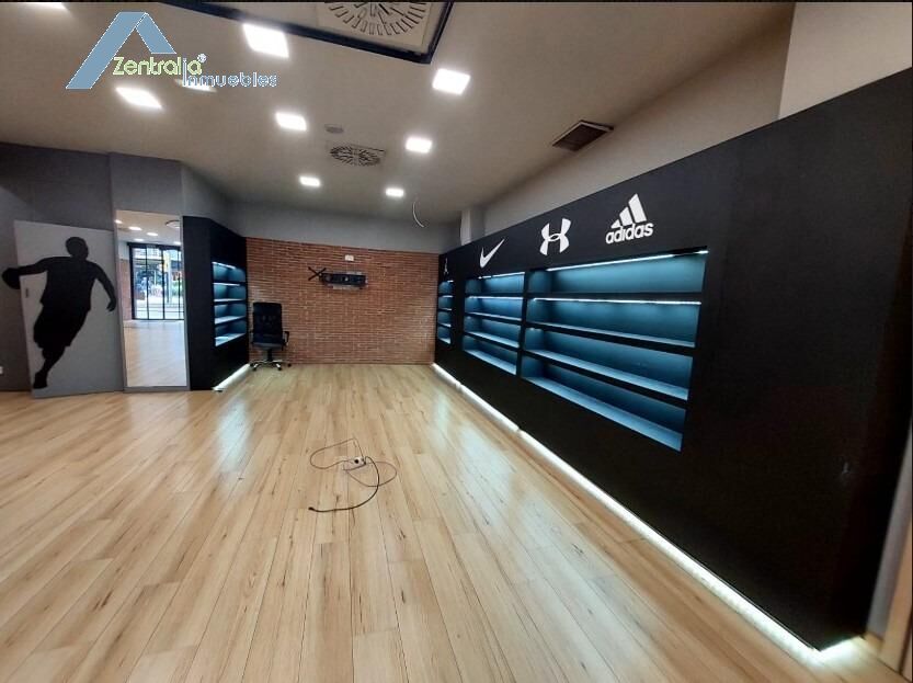 Alquiler de mágifico local  completamente instalado con gran escaparate en Gran Via 34