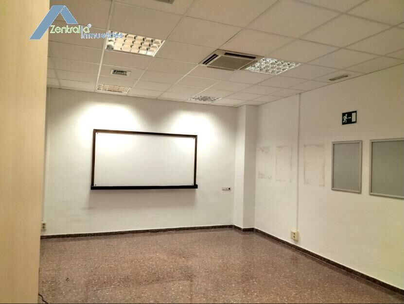 Local en alquiler en Cesareo Alierta