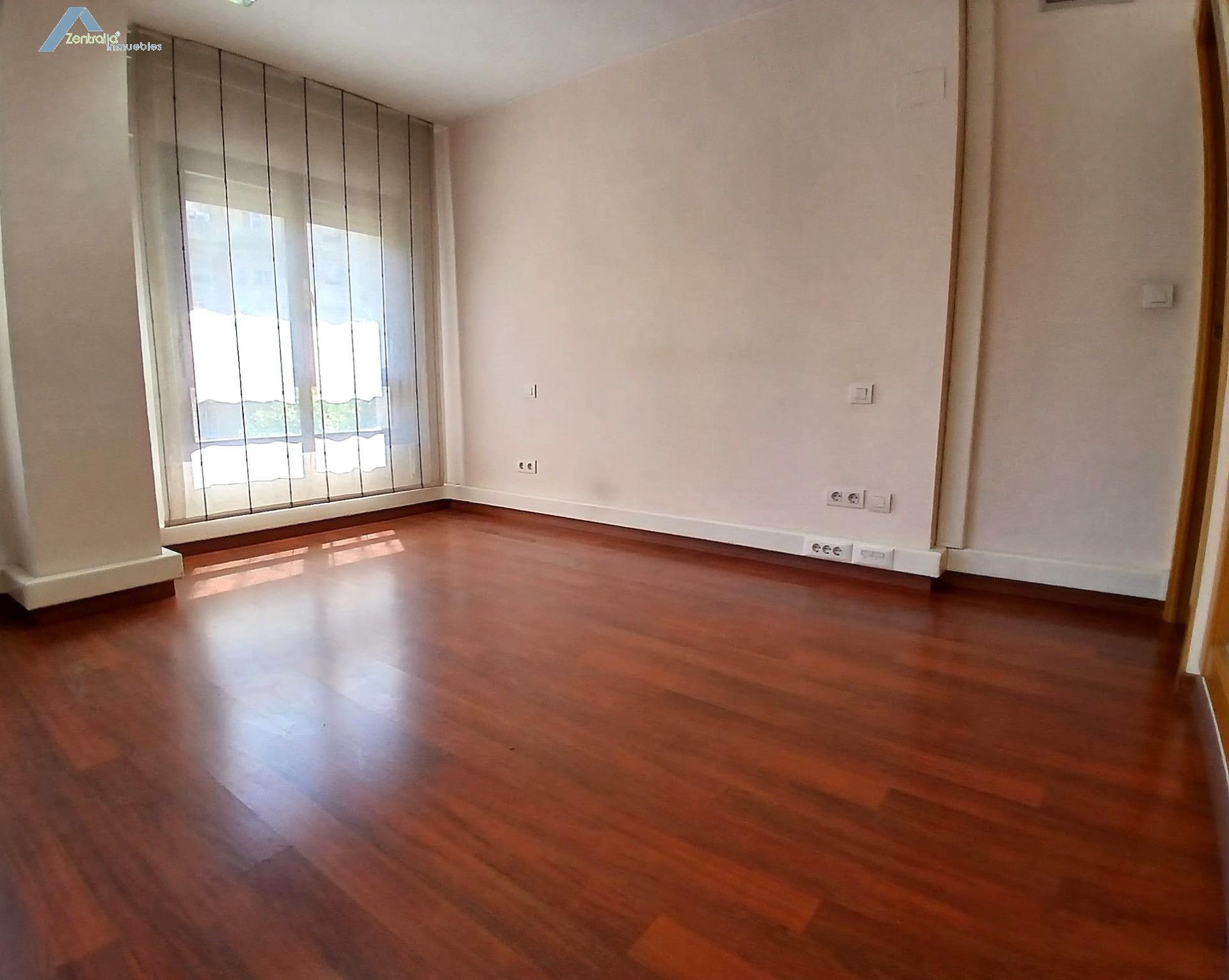 AMPLIA VIVIENDA 5 DORMITORIOS + 3 BAÑOS