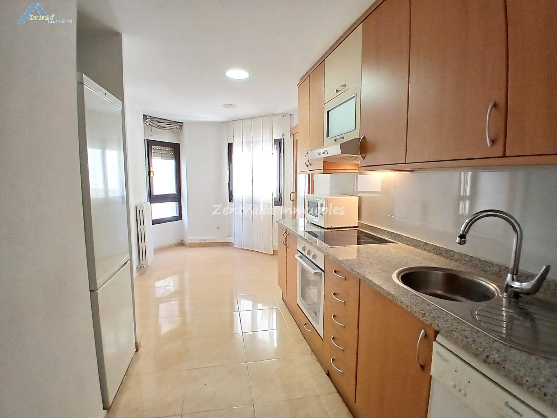 AMPLIA VIVIENDA 5 DORMITORIOS + 3 BAÑOS