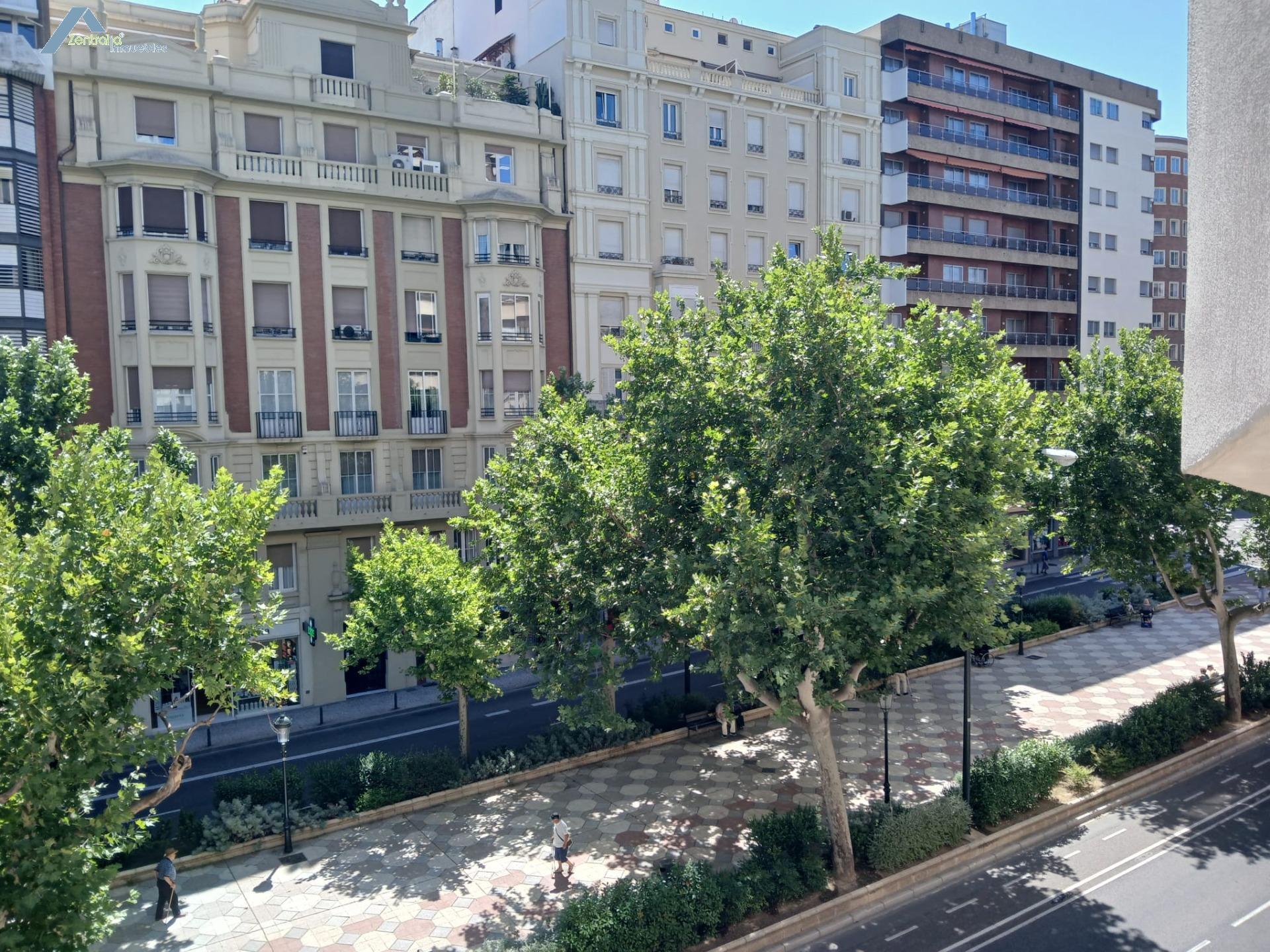 AMPLIA VIVIENDA 5 DORMITORIOS + 3 BAÑOS