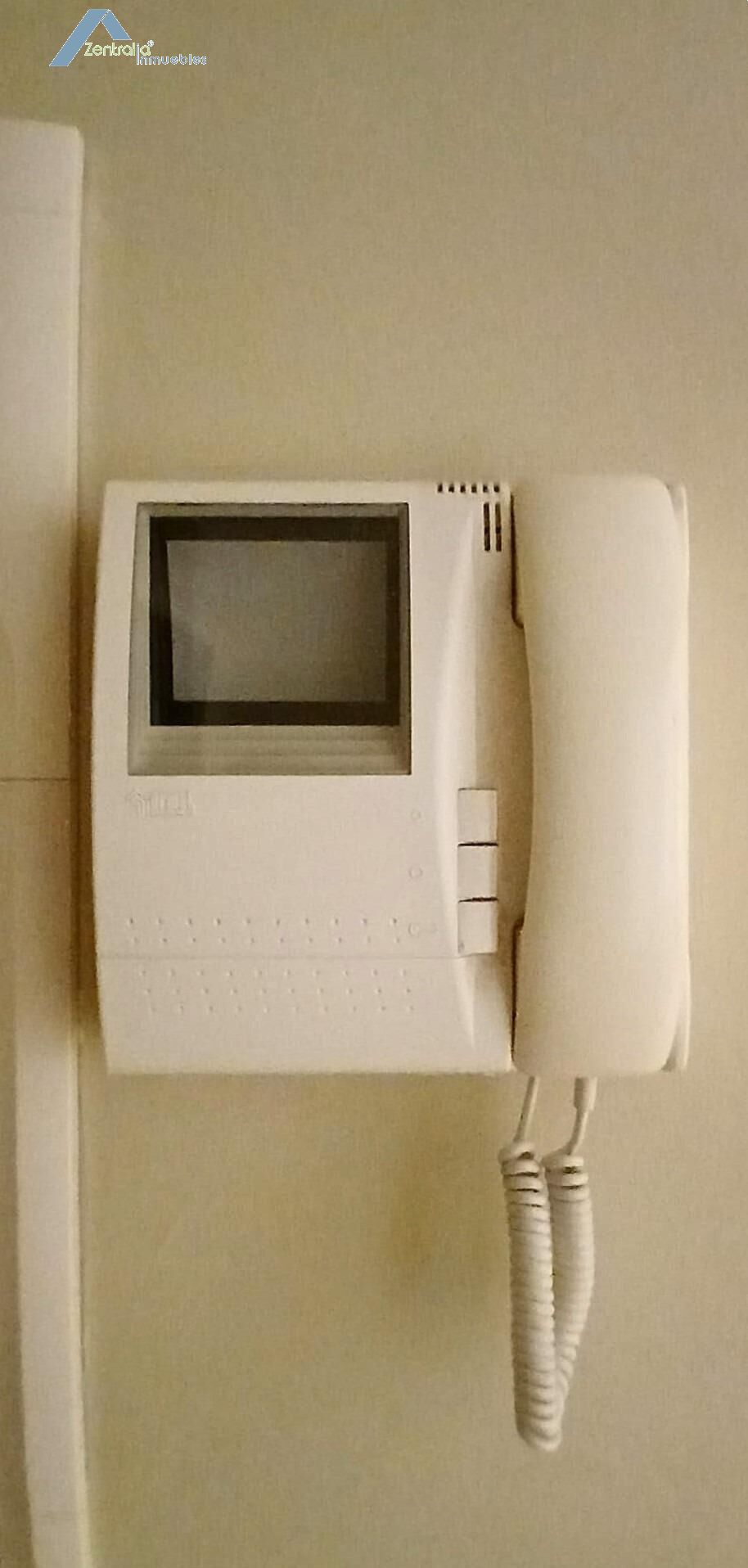 CÉNTRICA OFICINA CON 4 DESPACHOS