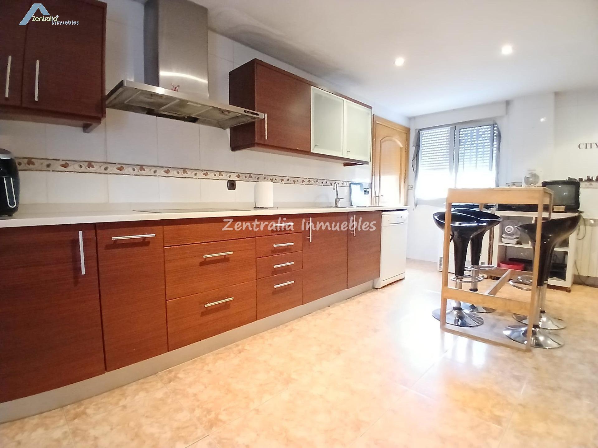 VIVIENDA UNIFAMILIAR CON JARDÍN PRIVADO