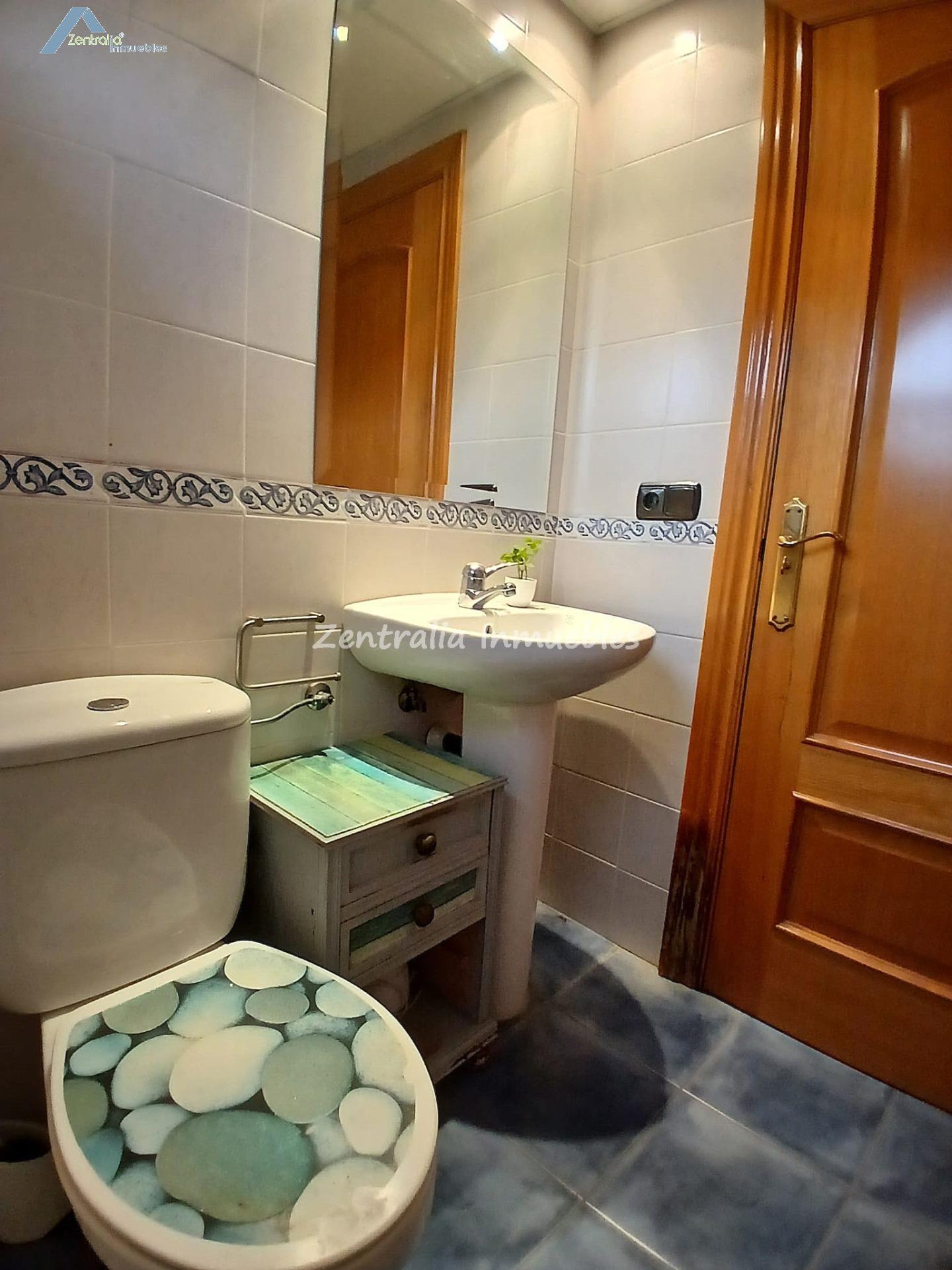 VIVIENDA UNIFAMILIAR CON JARDÍN PRIVADO