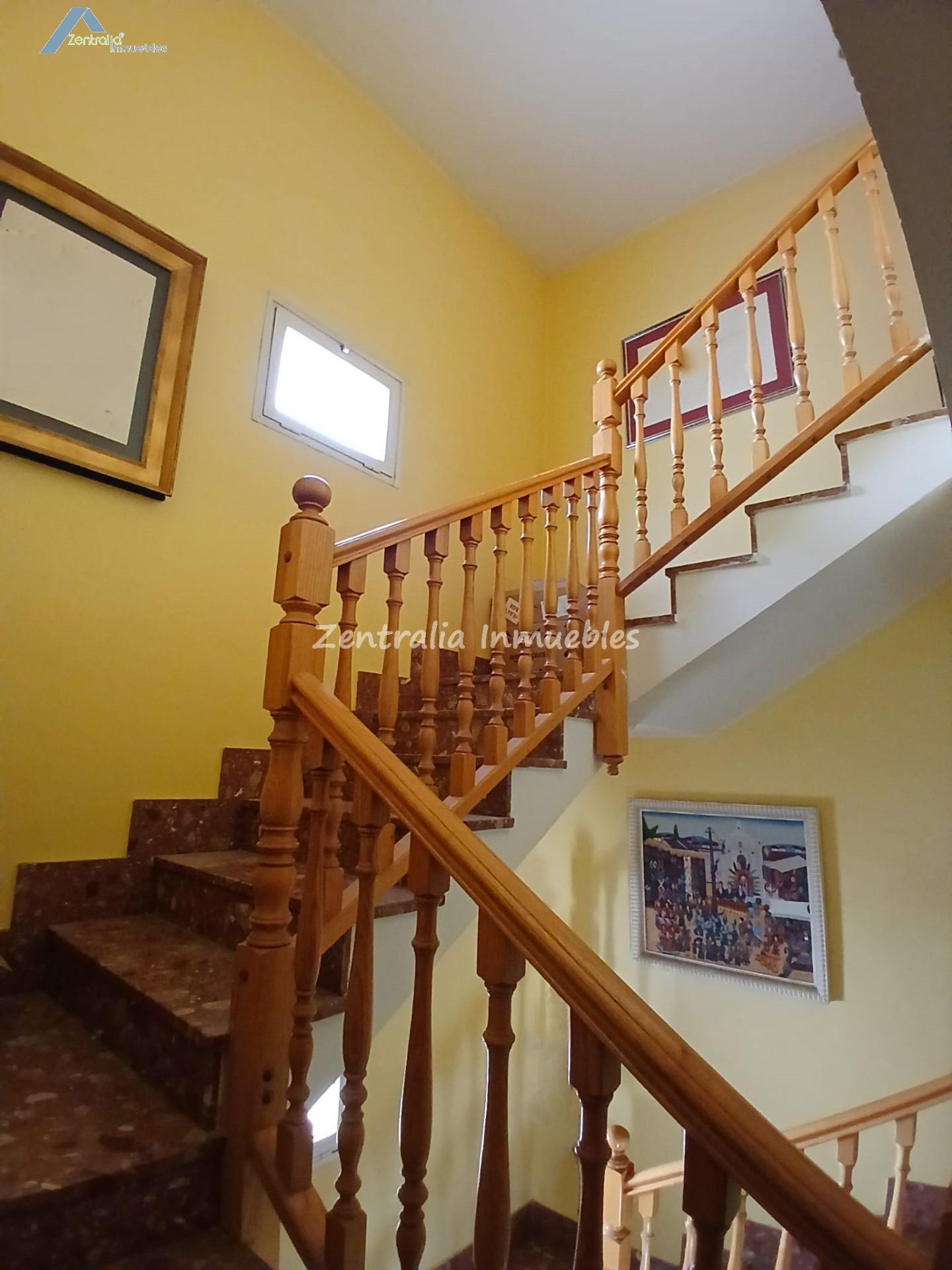 VIVIENDA UNIFAMILIAR CON JARDÍN PRIVADO
