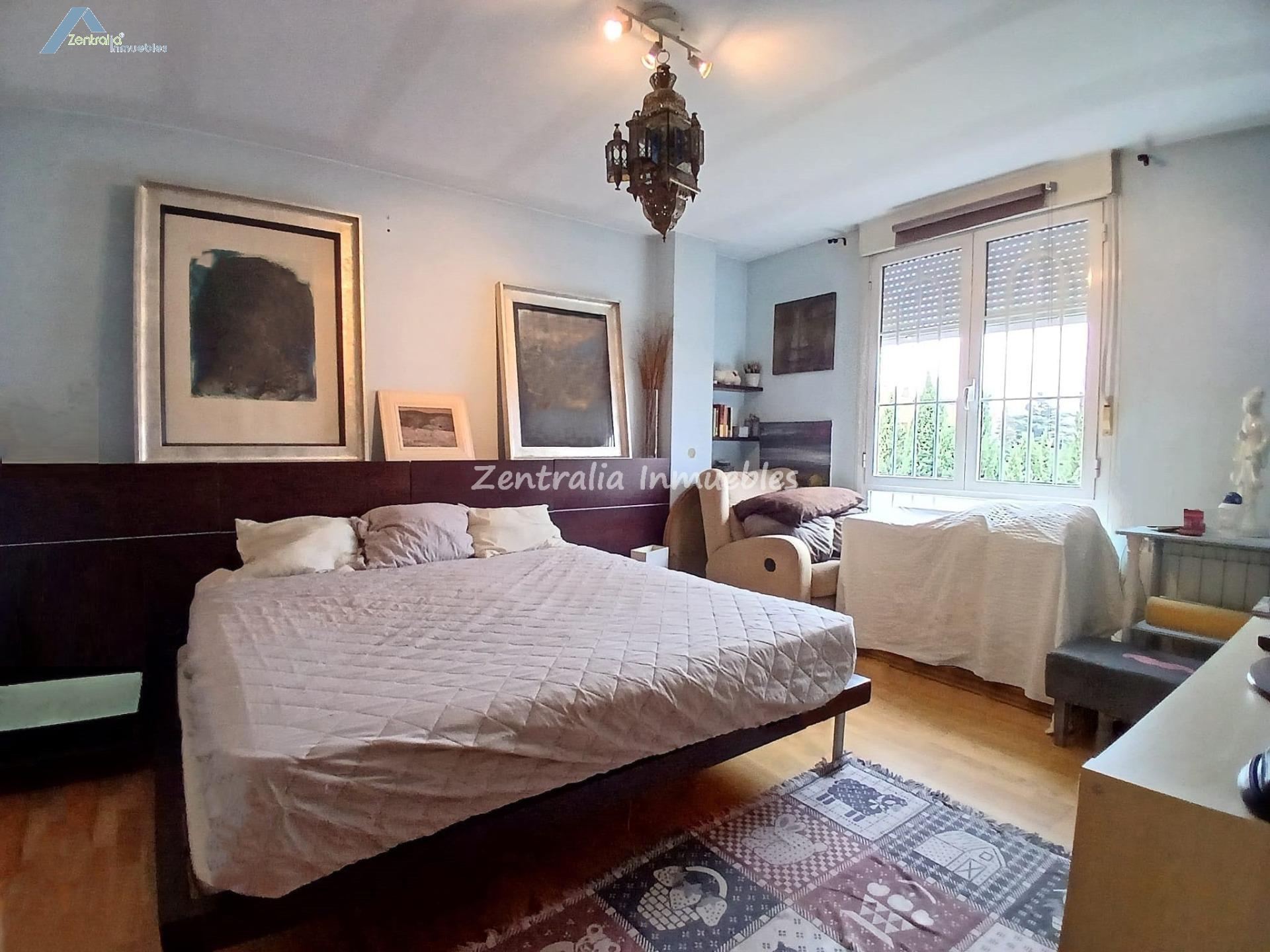 VIVIENDA UNIFAMILIAR CON JARDÍN PRIVADO