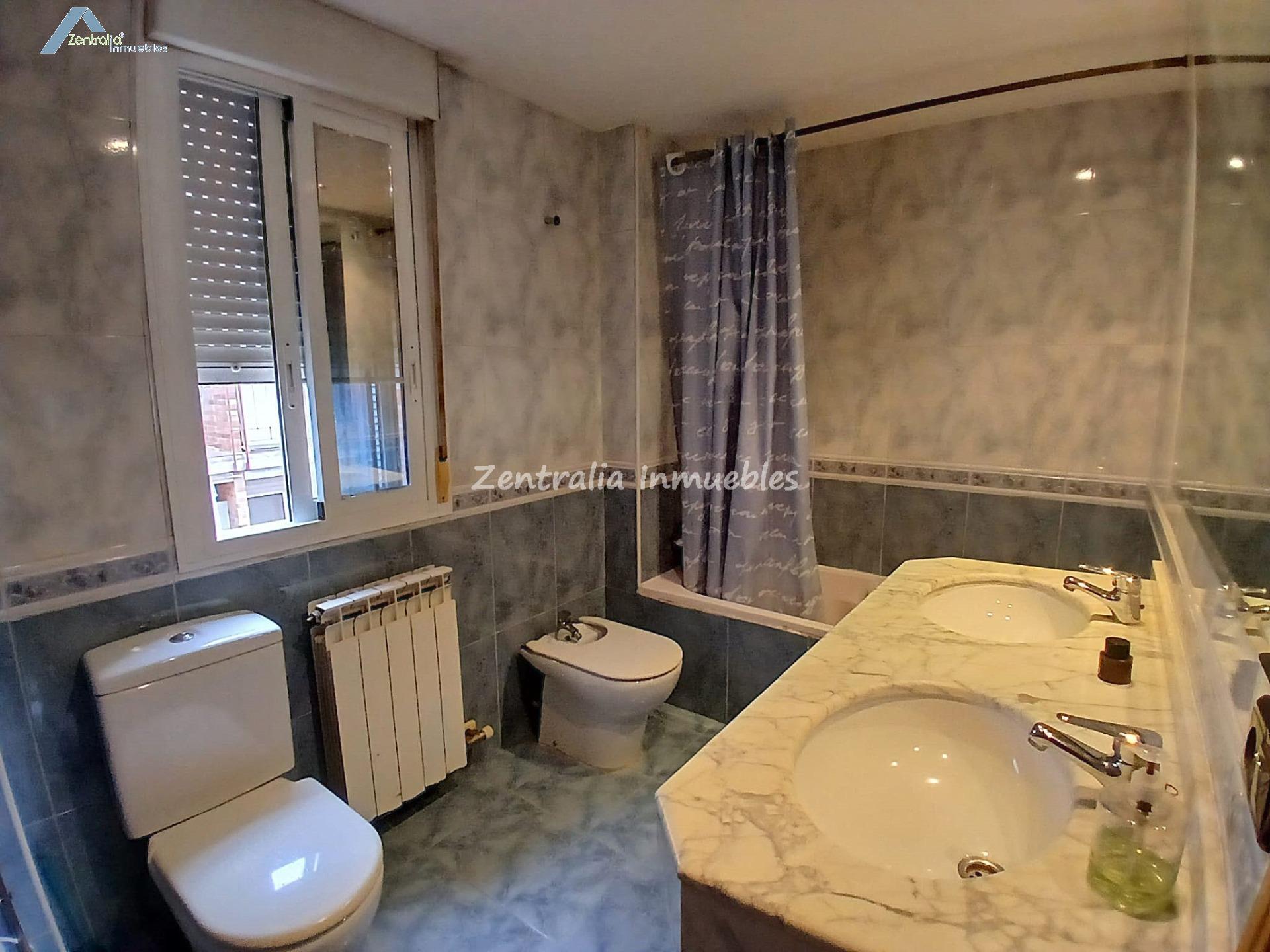 VIVIENDA UNIFAMILIAR CON JARDÍN PRIVADO