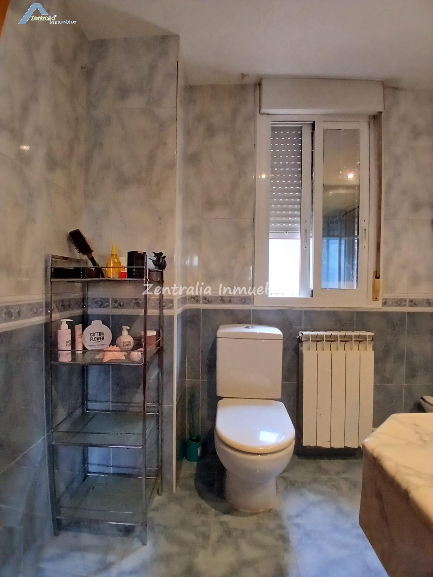 VIVIENDA UNIFAMILIAR CON JARDÍN PRIVADO