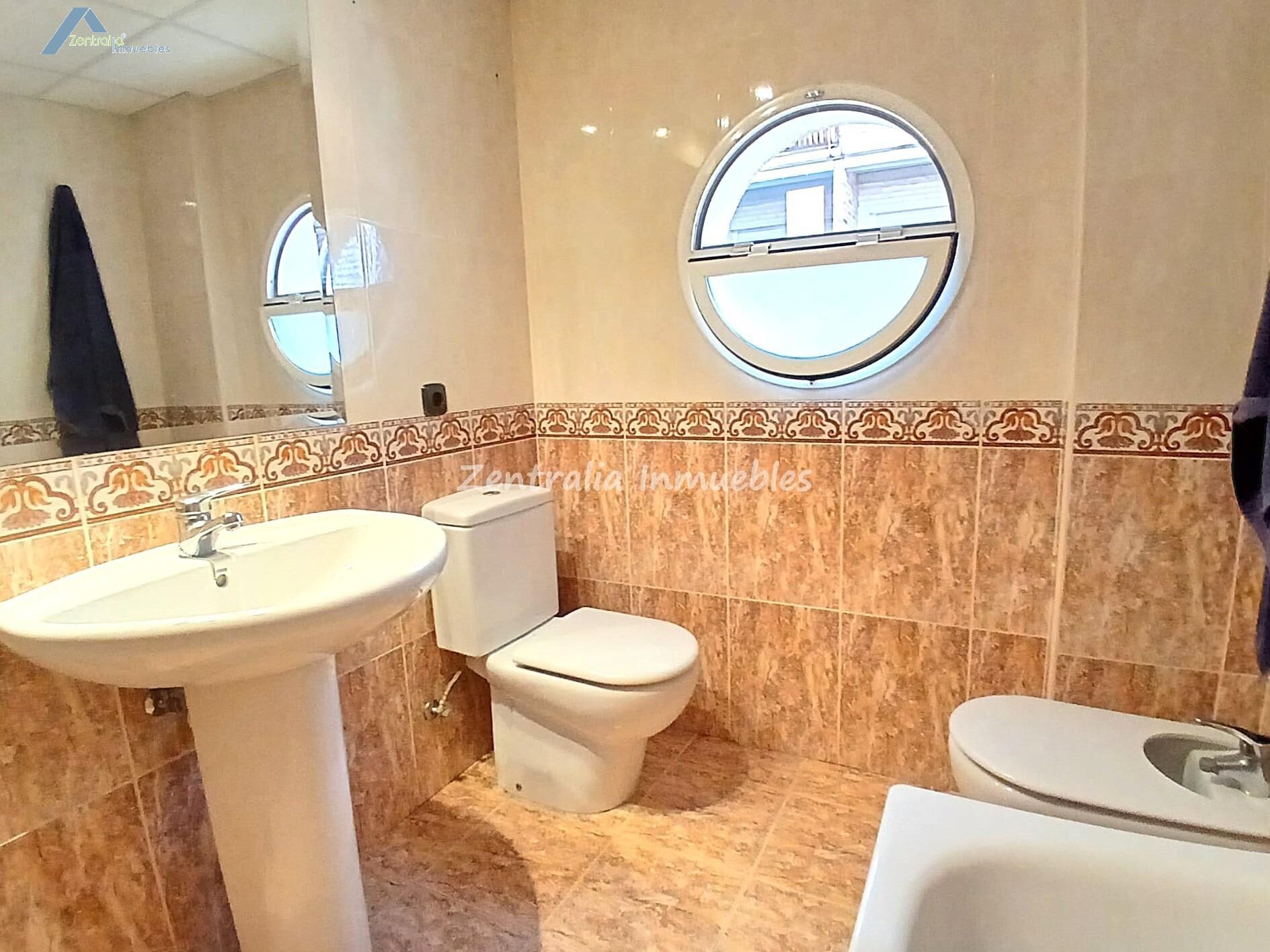 VIVIENDA UNIFAMILIAR CON JARDÍN PRIVADO