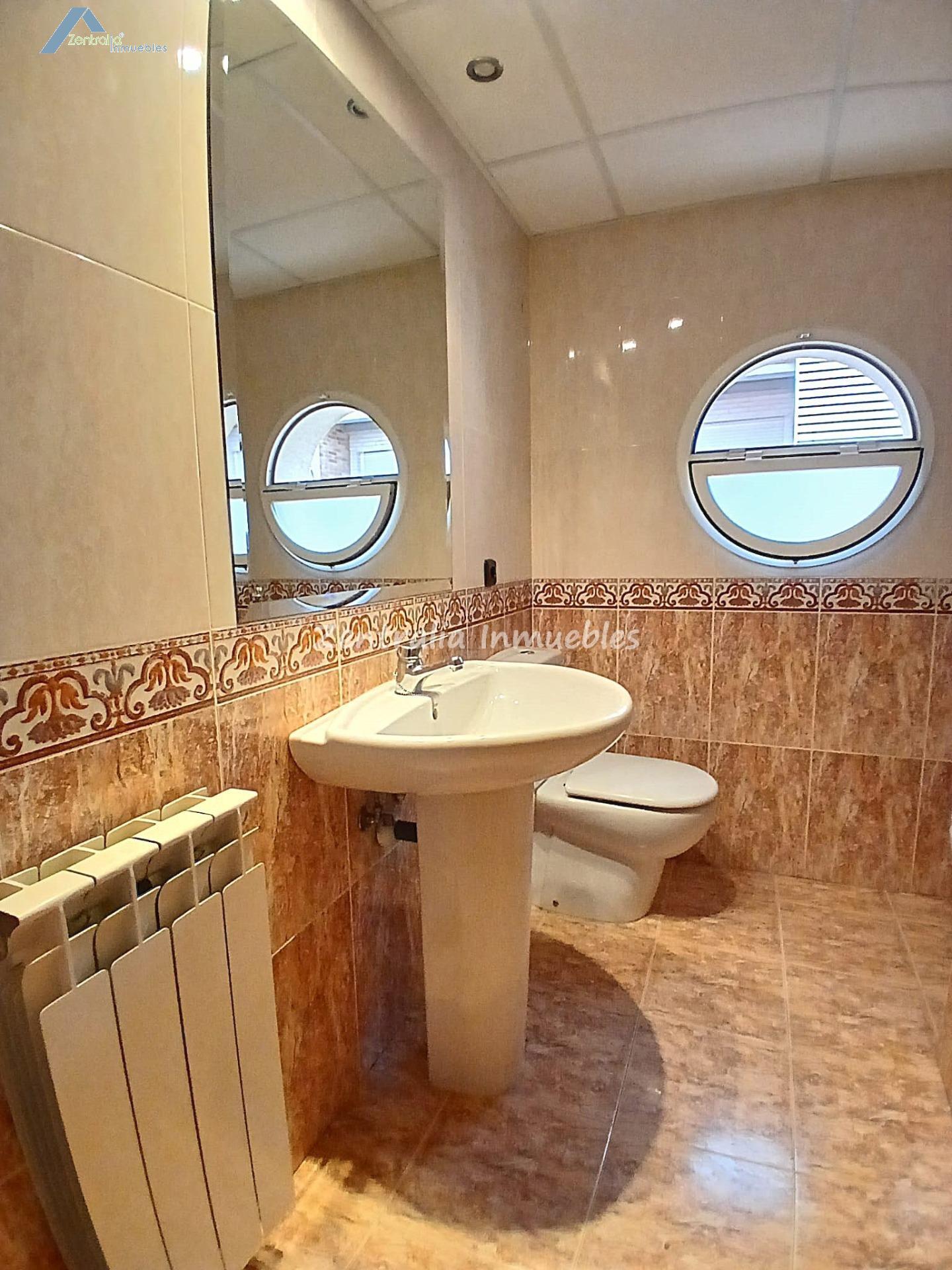 VIVIENDA UNIFAMILIAR CON JARDÍN PRIVADO