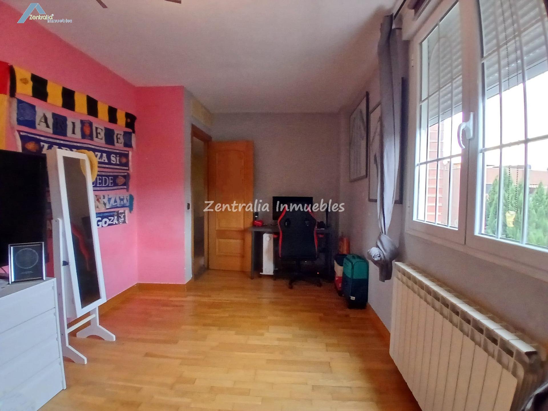 VIVIENDA UNIFAMILIAR CON JARDÍN PRIVADO