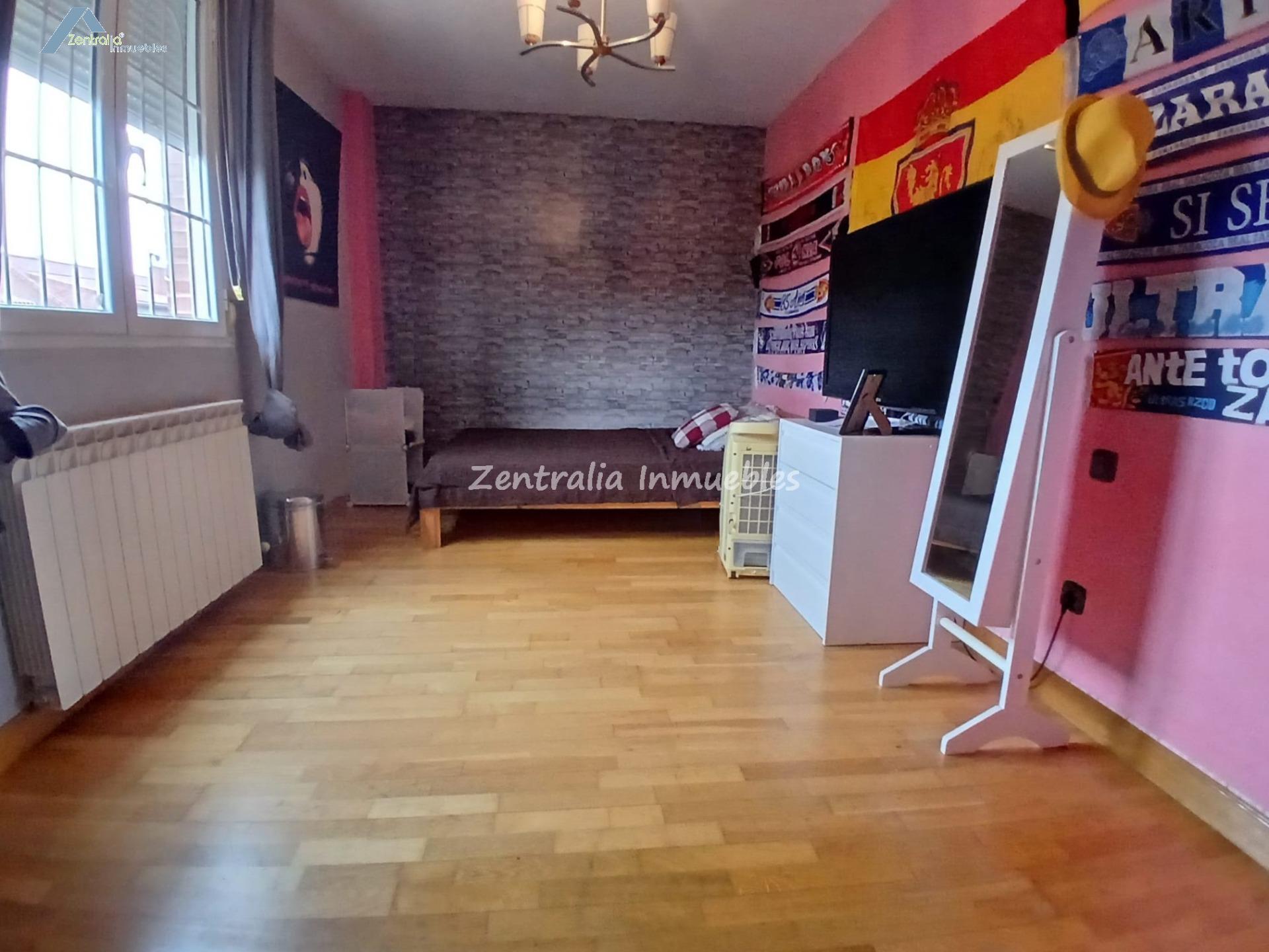 VIVIENDA UNIFAMILIAR CON JARDÍN PRIVADO