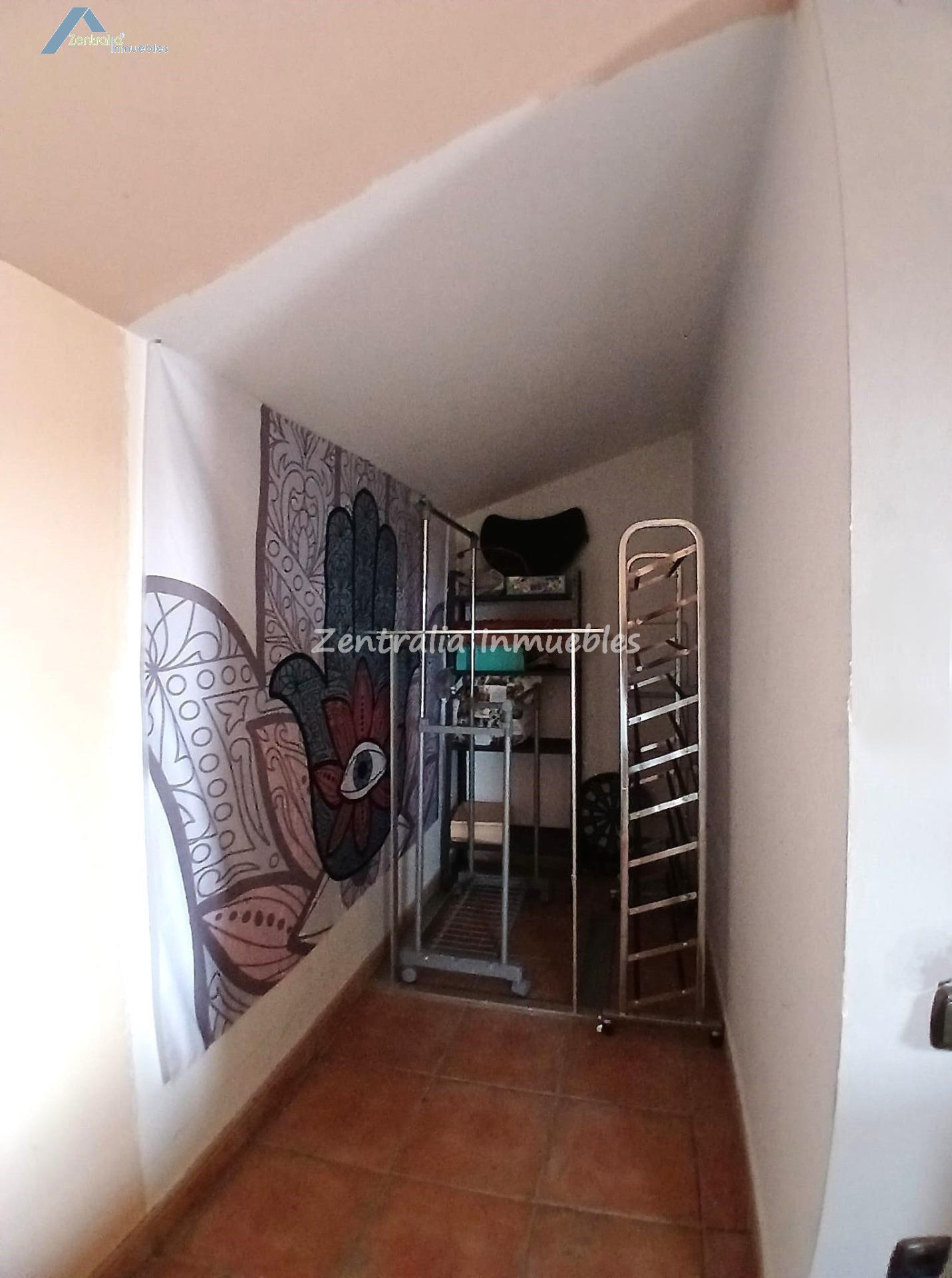 VIVIENDA UNIFAMILIAR CON JARDÍN PRIVADO