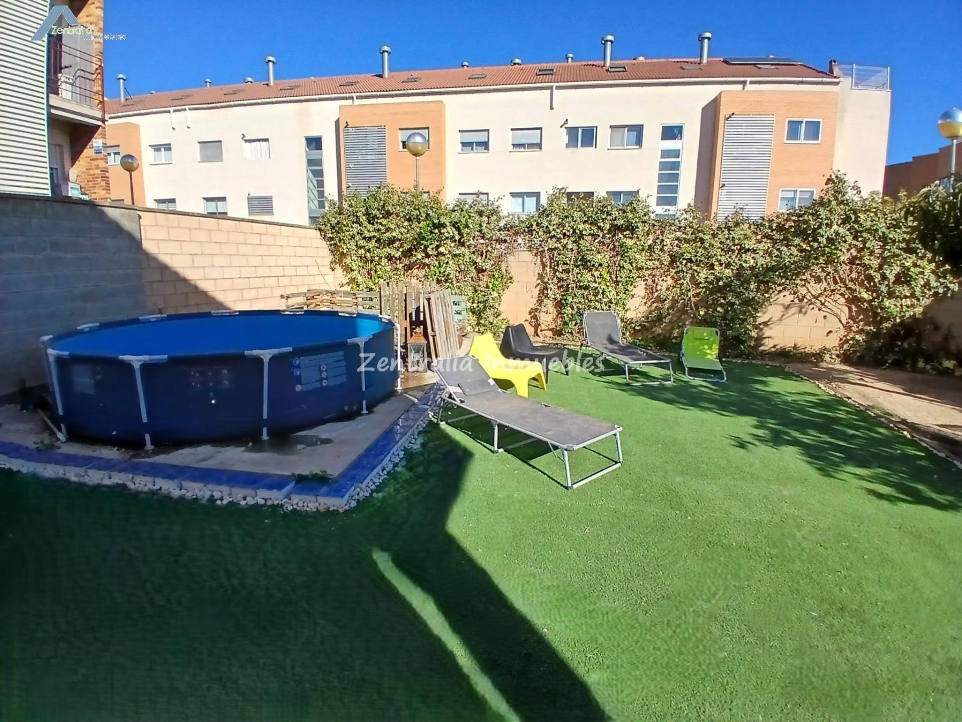 VIVIENDA UNIFAMILIAR CON JARDÍN PRIVADO