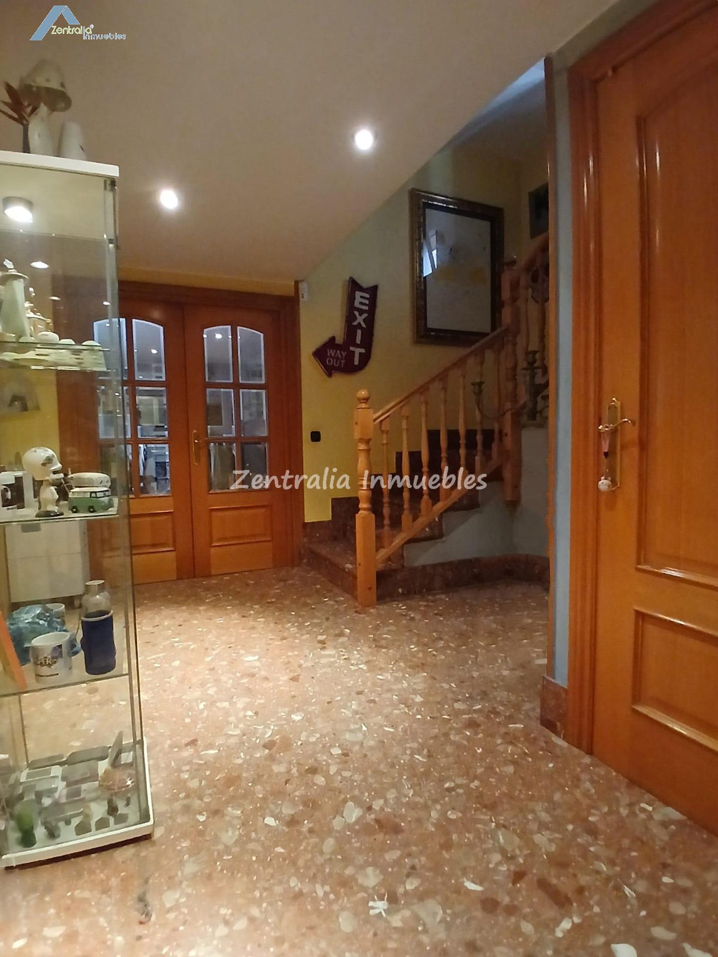 VIVIENDA UNIFAMILIAR CON JARDÍN PRIVADO