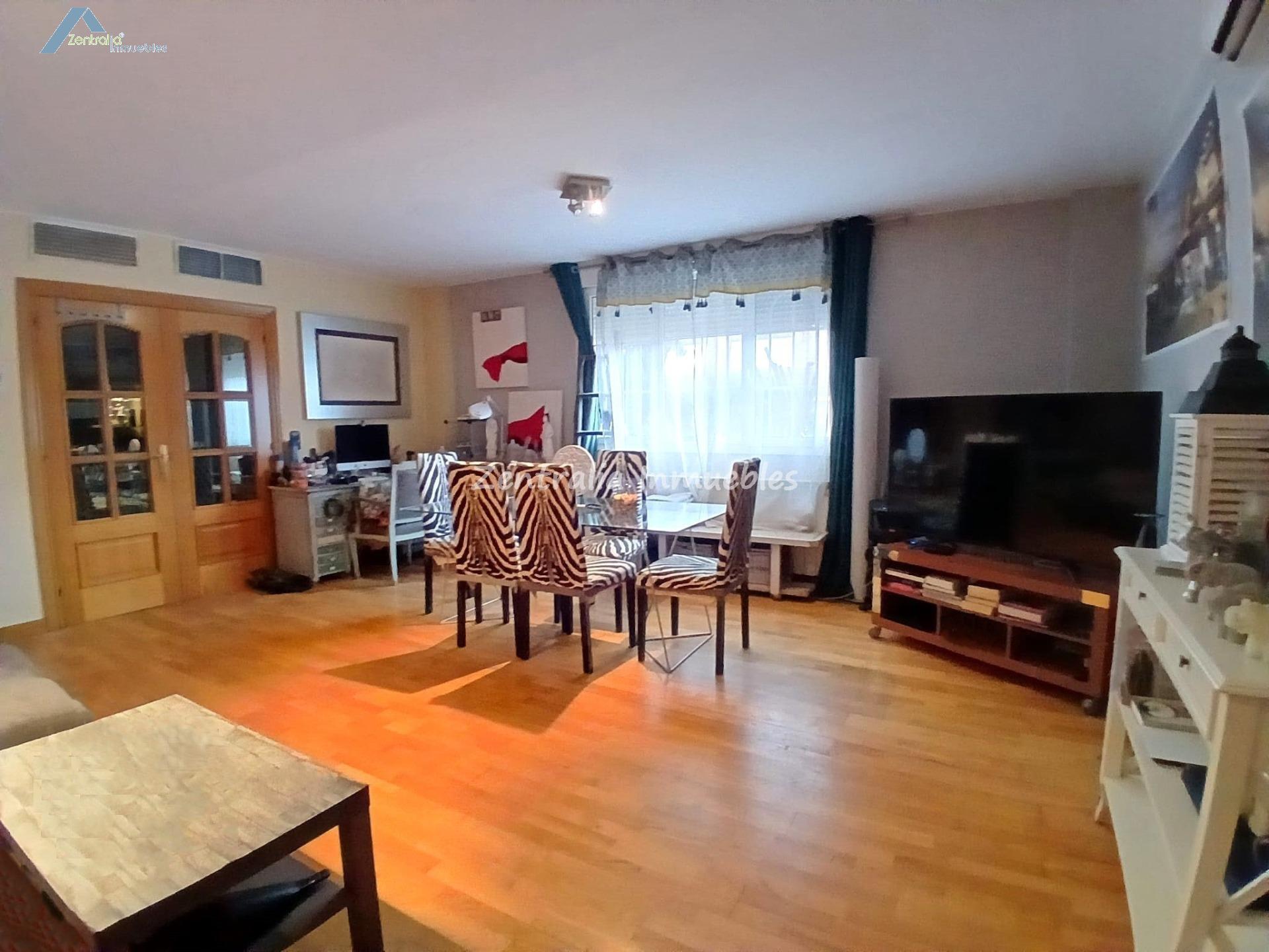 VIVIENDA UNIFAMILIAR CON JARDÍN PRIVADO
