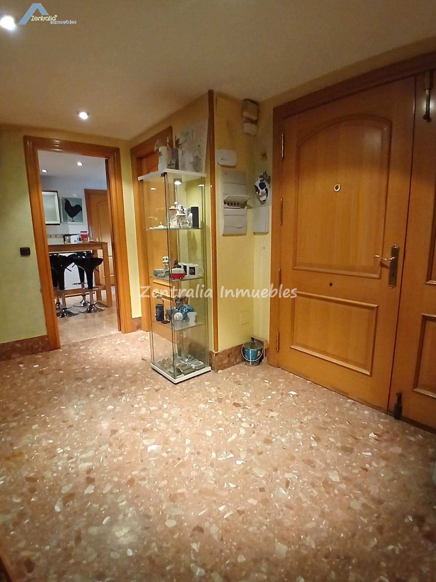 VIVIENDA UNIFAMILIAR CON JARDÍN PRIVADO