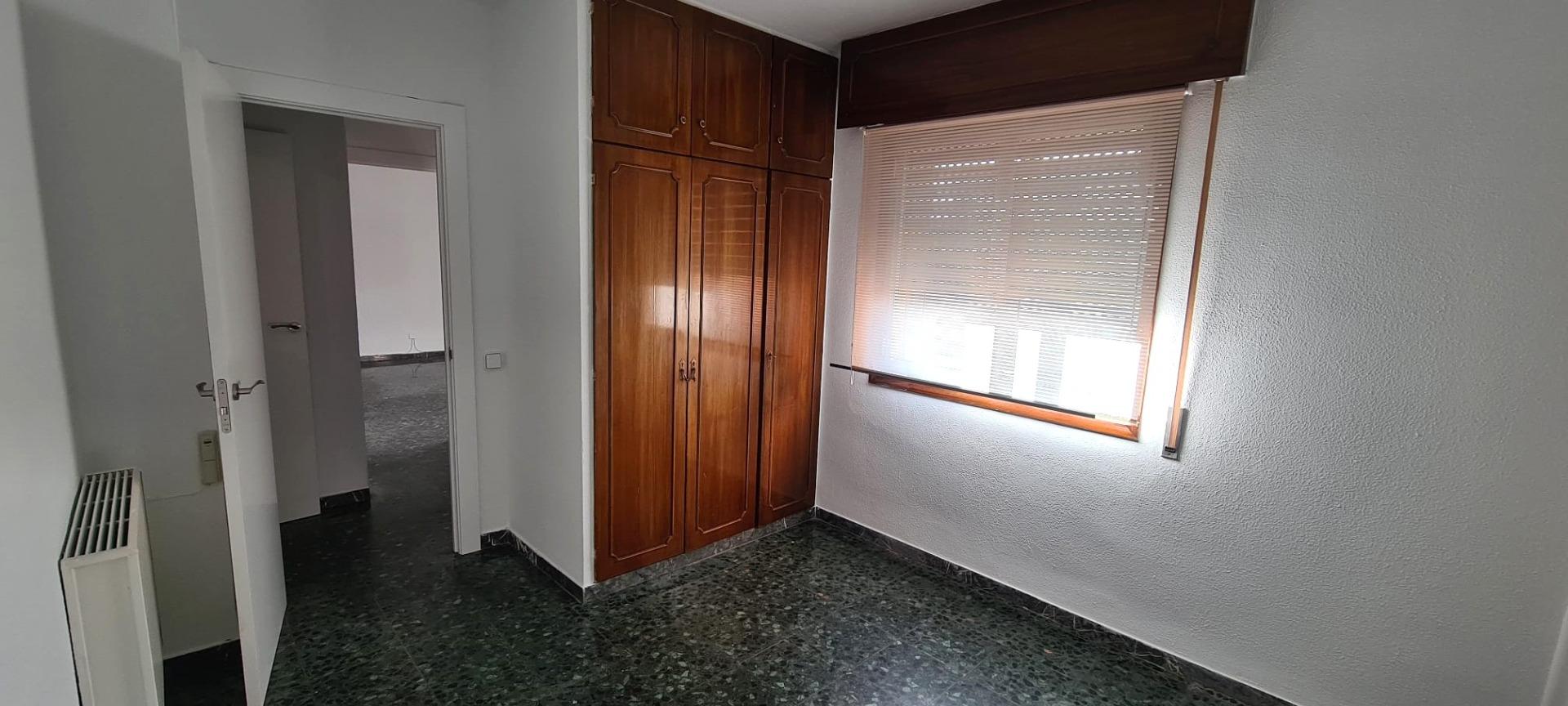Amplío y luminoso piso en alquiler en Romareda