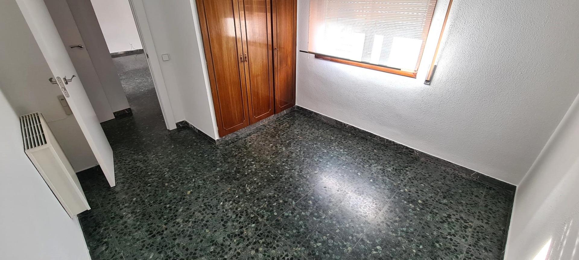 Amplío y luminoso piso en alquiler en Romareda