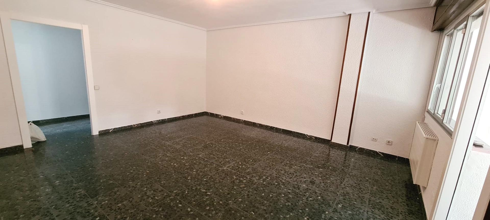 Amplío y luminoso piso en alquiler en Romareda