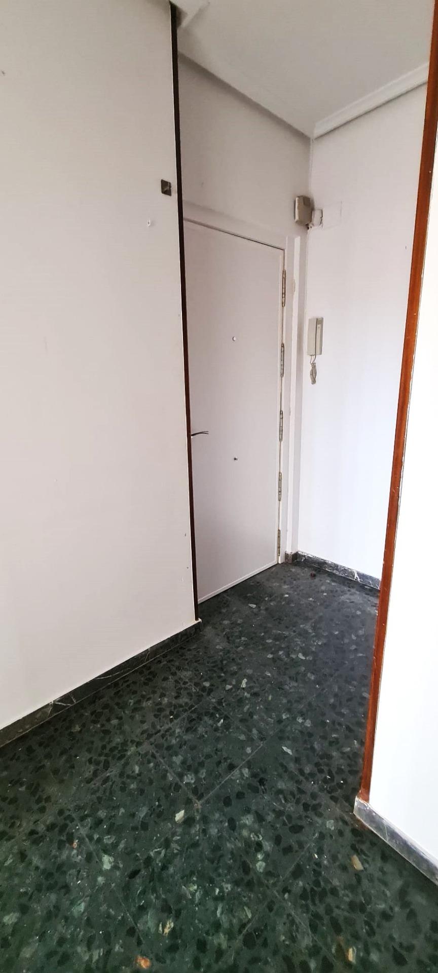 Amplío y luminoso piso en alquiler en Romareda