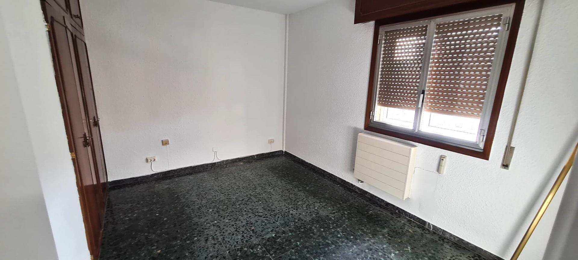Amplío y luminoso piso en alquiler en Romareda