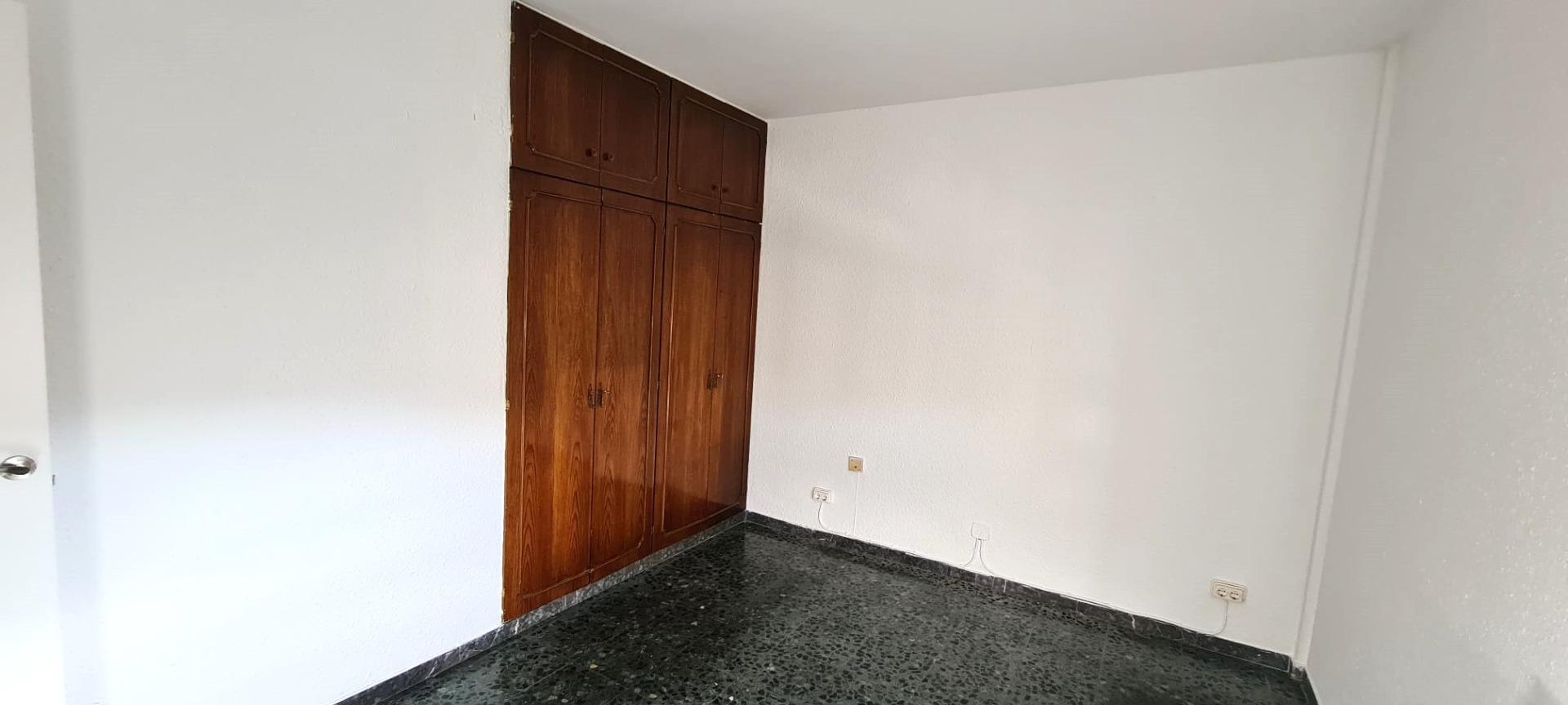 Amplío y luminoso piso en alquiler en Romareda