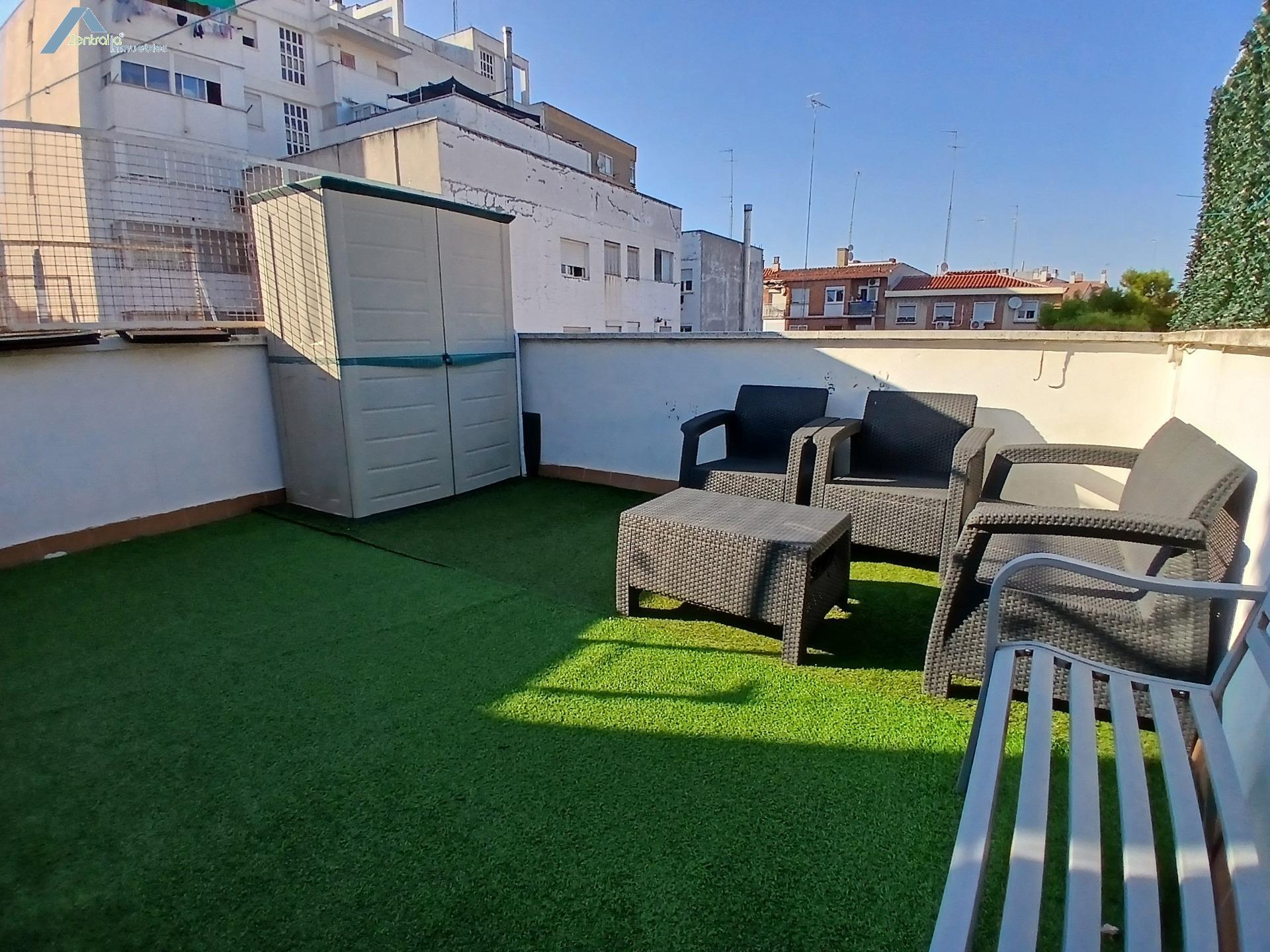 VIVIENDA AMUEBLADA CON AMPLIA TERRAZA