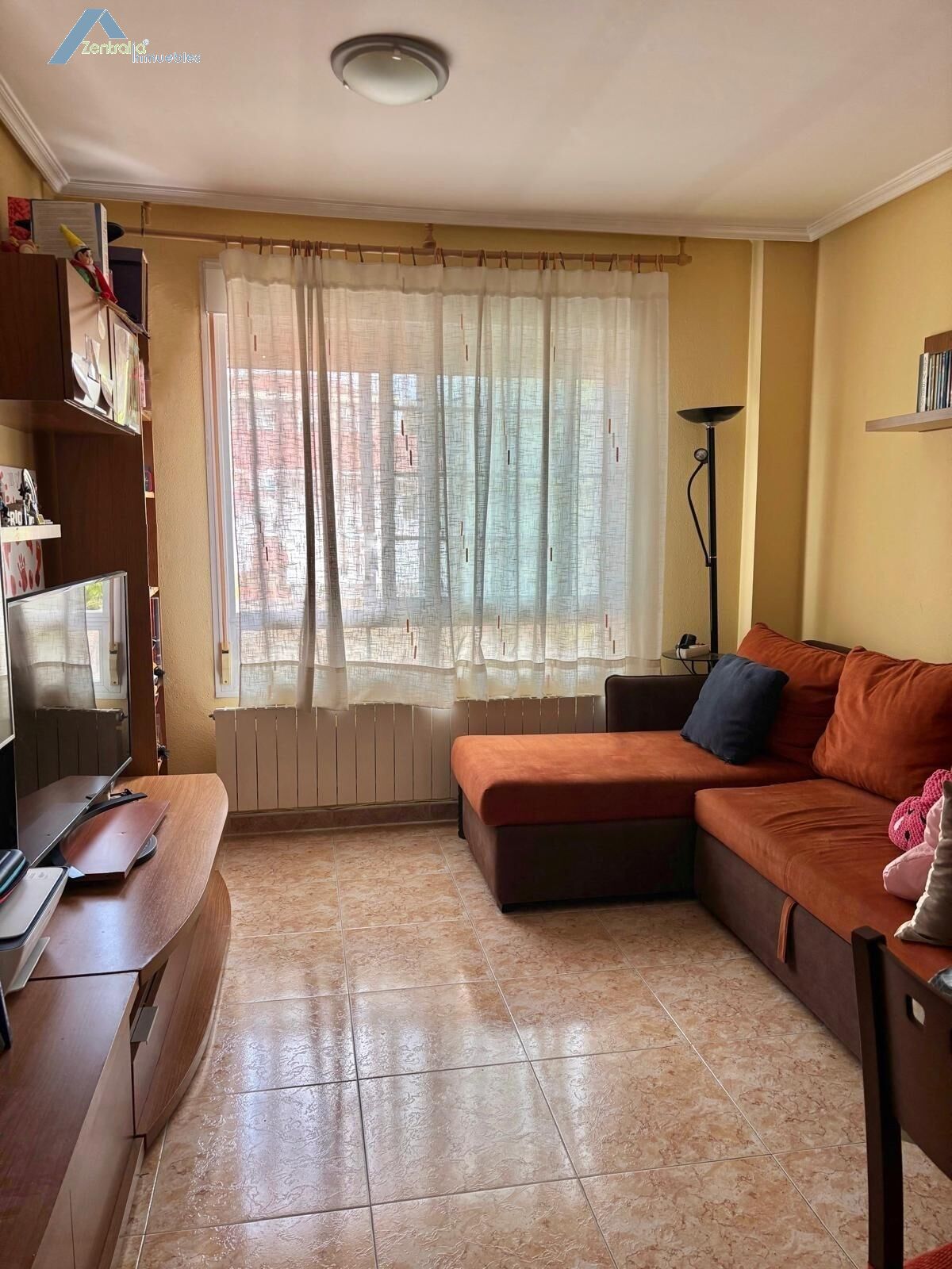VIVIENDA AMUEBLADA CON AMPLIA TERRAZA