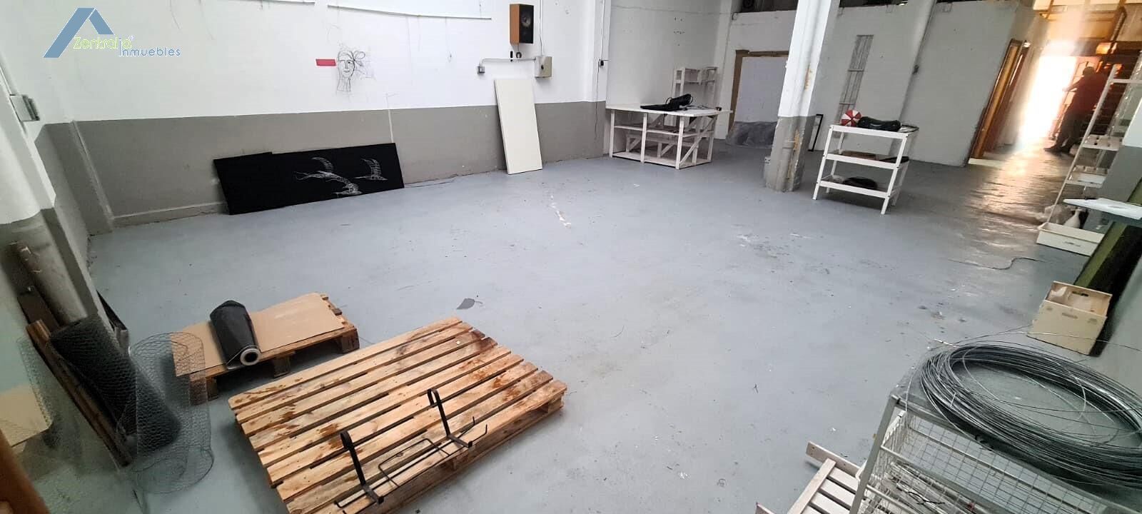 Amplio local en venta en Torrero